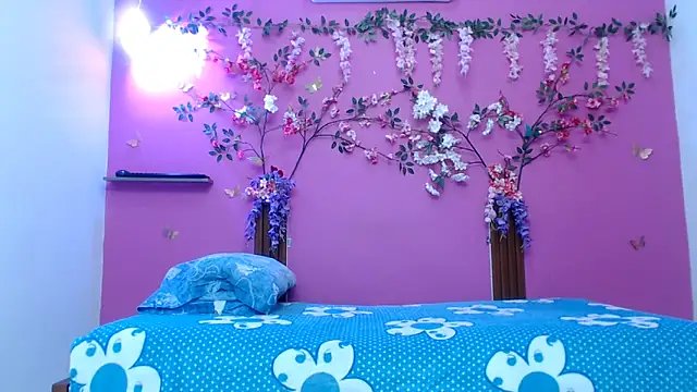 Snapshot of skinnybarbie022 chatting on 28, 5, 2026 skinnybarbie022 online show from 28, 5, 2026