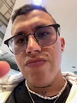 Snapshot of Kurtxxx22 chatting on 8, 4, 2026 Kurtxxx22 online show from 8, 4, 2026