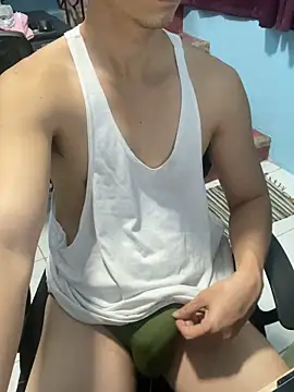 Snapshot of ieat_monsters chatting on 4, 4, 2026 ieat monsters online show from 4, 4, 2026