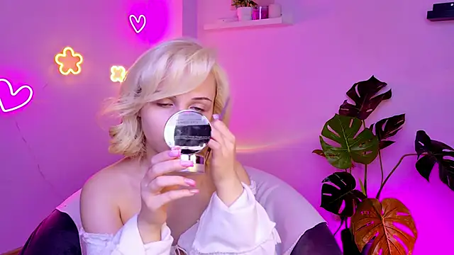 Charlotte Colinss online show from 15, 3, 2026