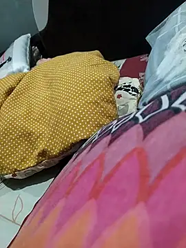 Snapshot of Mumuska chatting on 3, 11, 2025 Mumuska online show from 3, 11, 2025