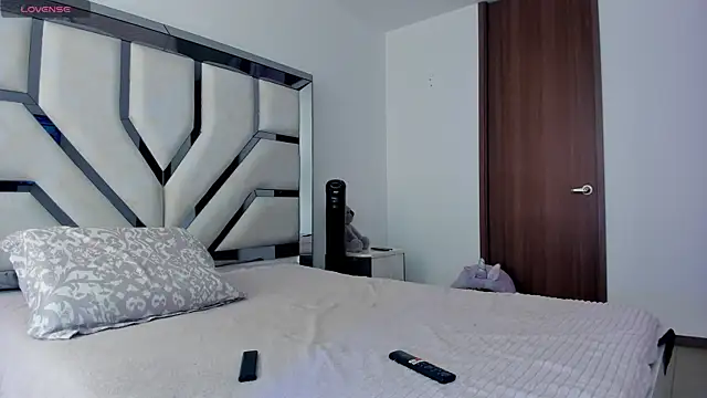 Michelle Ferrerr online show from 15, 12, 2025