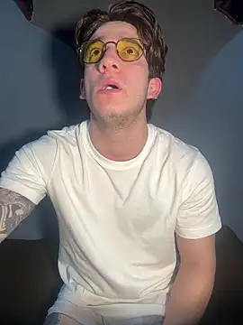 Snapshot of AteneoJr chatting on 5, 4, 2026 AteneoJr online show from 5, 4, 2026