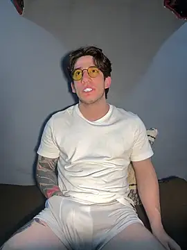 Snapshot of AteneoJr chatting on 7, 4, 2026 AteneoJr online show from 7, 4, 2026