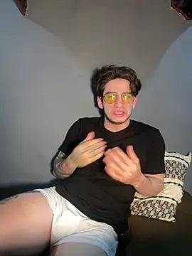 Snapshot of AteneoJr chatting on 8, 4, 2026 AteneoJr online show from 8, 4, 2026