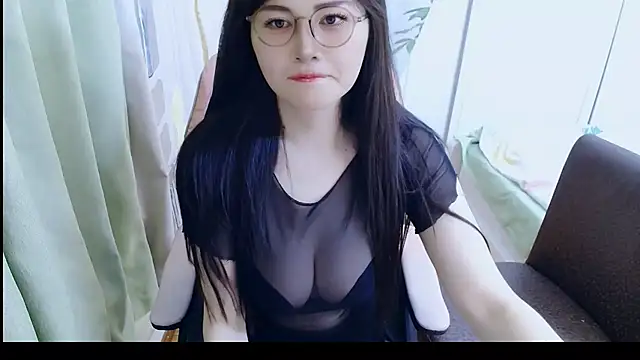 Snapshot of Winnie-01 chatting on 12, 4, 2026 Winnie-01 online show from 12, 4, 2026