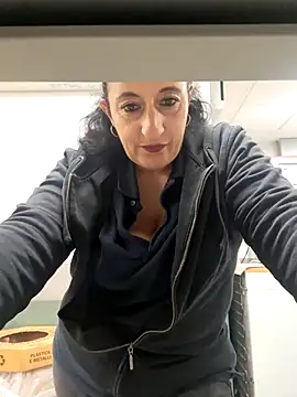 Snapshot of monella821 chatting on 25, 11, 2025 monella821 online show from 25, 11, 2025