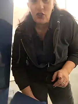 Snapshot of monella821 chatting on 28, 11, 2025 monella821 online show from 28, 11, 2025