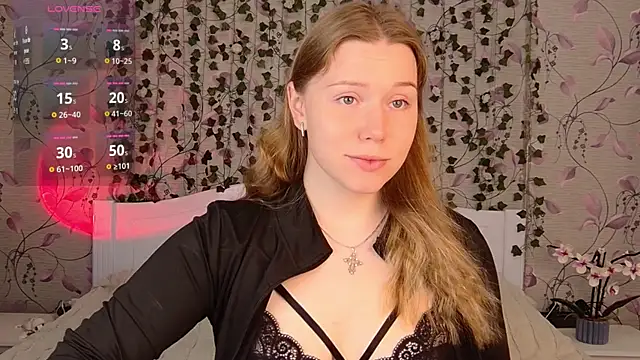 Snapshot of _influensii_ chatting on 17, 9, 2025 influensii online show from 17, 9, 2025