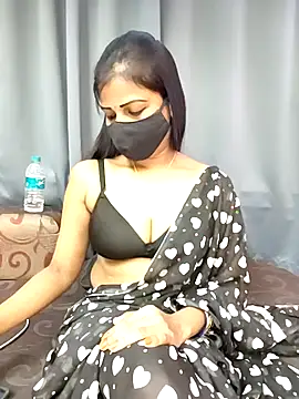 Snapshot of Misss-julli chatting on 4, 10, 2025 Misss-julli online show from 4, 10, 2025