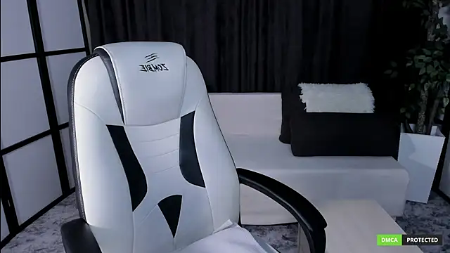 Snapshot of LikaFoxie chatting on 3, 12, 2025 LikaFoxie online show from 3, 12, 2025