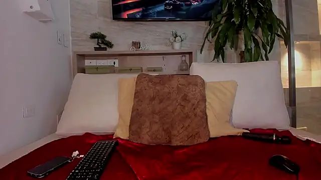 Snapshot of EllyMiller chatting on 22, 11, 2025 EllyMiller online show from 22, 11, 2025