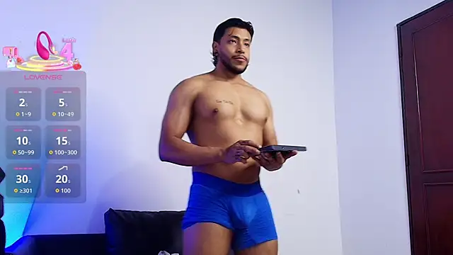 Snapshot of Troyy_lee1 chatting on 6, 8, 2026 Troyy lee1 online show from 6, 8, 2026