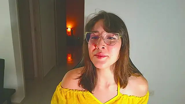 Snapshot of Yulienneg chatting on 14, 4, 2026 Yulienneg online show from 14, 4, 2026