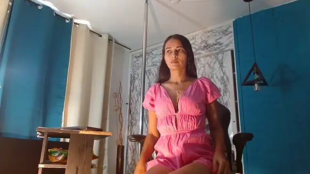 Snapshot of hanna_mooreee chatting on 12, 9, 2025 hanna mooreee online show from 12, 9, 2025