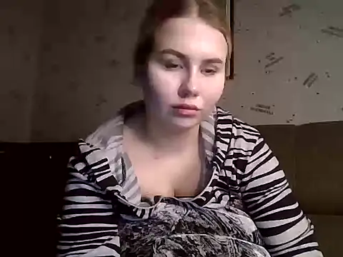 Snapshot of xSweetieLadys chatting on 3, 12, 2025 xSweetieLadys online show from 3, 12, 2025