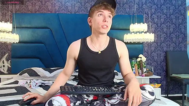 Snapshot of TaylerWhite chatting on 22, 12, 2025 TaylerWhite online show from 22, 12, 2025