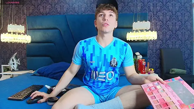 Snapshot of TaylerWhite chatting on 8, 1, 2026 TaylerWhite online show from 8, 1, 2026