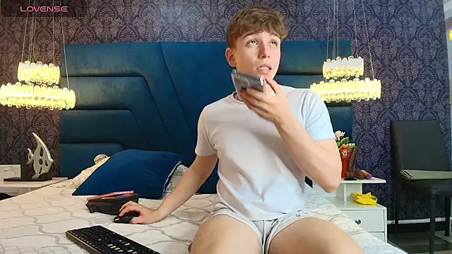 Snapshot of TaylerWhite chatting on 11, 1, 2026 TaylerWhite online show from 11, 1, 2026