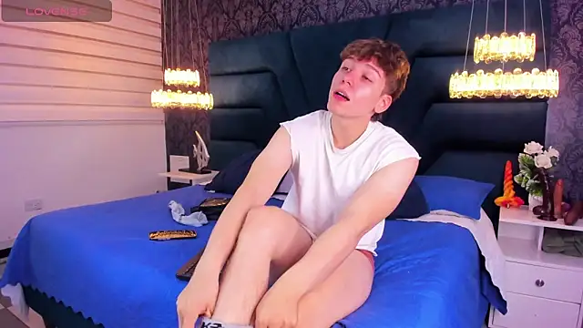 Snapshot of TaylerWhite chatting on 8, 2, 2026 TaylerWhite online show from 8, 2, 2026