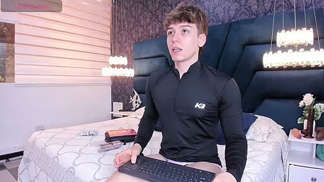 Snapshot of TaylerWhite chatting on 12, 2, 2026 TaylerWhite online show from 12, 2, 2026