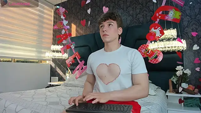 Snapshot of TaylerWhite chatting on 14, 2, 2026 TaylerWhite online show from 14, 2, 2026