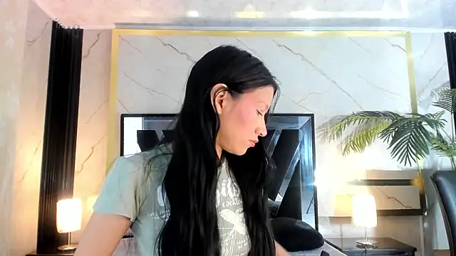 Snapshot of Sophie_Calloway chatting on 8, 5, 2026 Sophie Calloway online show from 8, 5, 2026