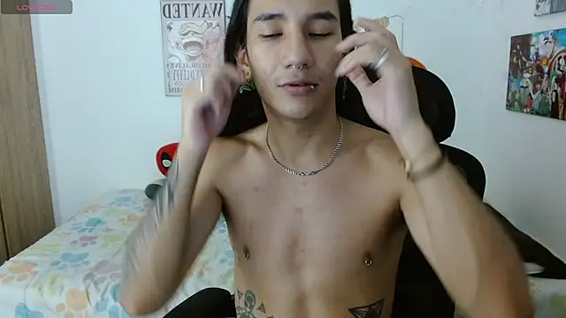 Snapshot of Max0n_ chatting on 11, 11, 2025 Max0n online show from 11, 11, 2025