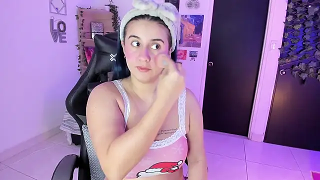 Snapshot of Lana_Herondale chatting on 5, 12, 2025 Lana Herondale online show from 5, 12, 2025