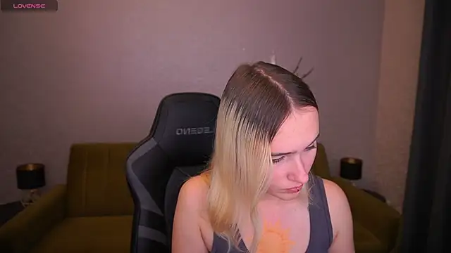 LilElfie online show from 8, 11, 2025