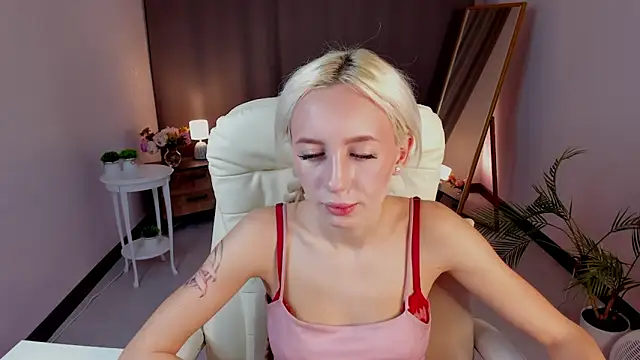 Snapshot of cute_luucy chatting on 17, 3, 2026 cute luucy online show from 17, 3, 2026