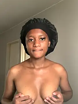 Snapshot of sweetcake87 chatting on 15, 10, 2025 sweetcake87 online show from 15, 10, 2025