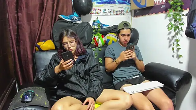 Snapshot of Donuts_DD chatting on 12, 9, 2025 Donuts DD online show from 12, 9, 2025