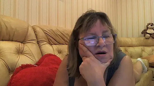 Snapshot of Simply_woman chatting on 8, 4, 2026 Simply woman online show from 8, 4, 2026