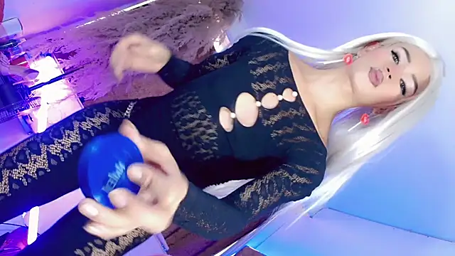 Snapshot of ravenous_charmer chatting on 30, 11, 2025 ravenous charmer online show from 30, 11, 2025