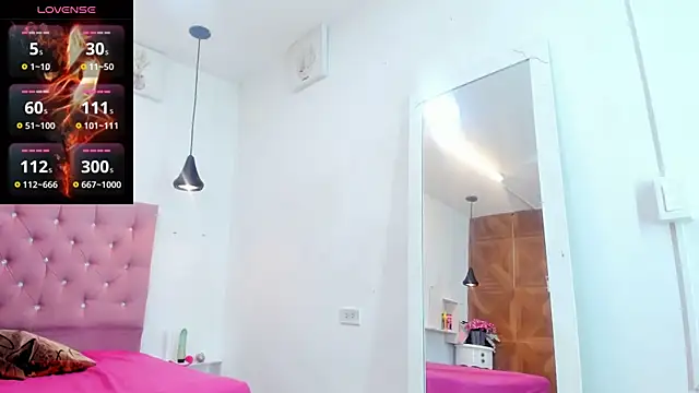 Snapshot of sienna_glow chatting on 25, 9, 2025 sienna glow online show from 25, 9, 2025