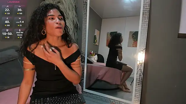 Snapshot of sienna_glow chatting on 4, 11, 2025 sienna glow online show from 4, 11, 2025