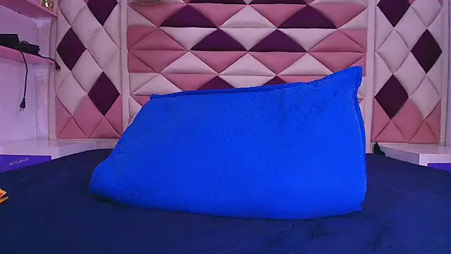 valecastro  online show from 30, 10, 2025