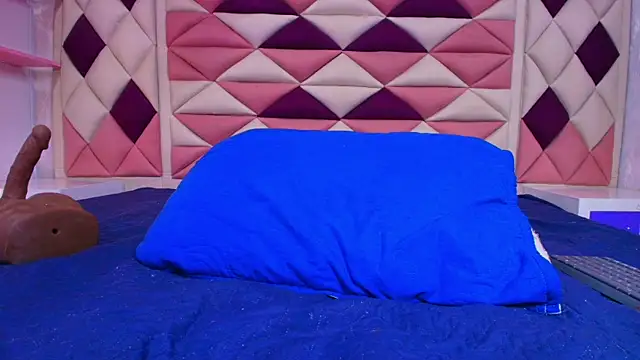 valecastro  online show from 7, 11, 2025