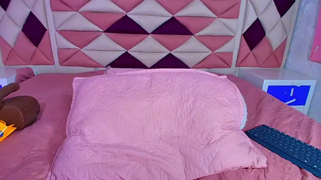 valecastro  online show from 11, 11, 2025