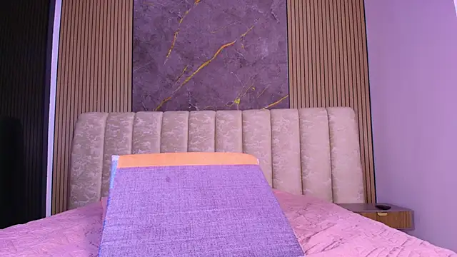 valecastro  online show from 3, 12, 2025