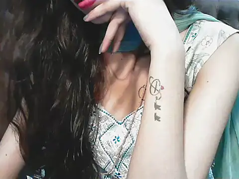 Snapshot of elize__ chatting on 8, 10, 2025 elize   online show from 8, 10, 2025