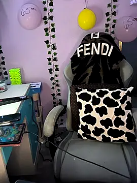 Purple2StayThnxx online show from 8, 9, 2025