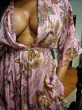 Snapshot of Caramel_Lights chatting on 10, 5, 2026 Caramel Lights online show from 10, 5, 2026