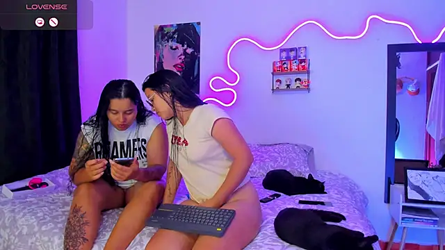 Snapshot of Dilan_and_Mia chatting on 9, 10, 2025 Dilan and Mia online show from 9, 10, 2025