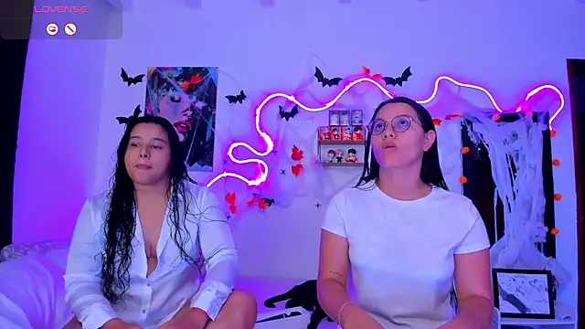 Snapshot of Dilan_and_Mia chatting on 17, 10, 2025 Dilan and Mia online show from 17, 10, 2025