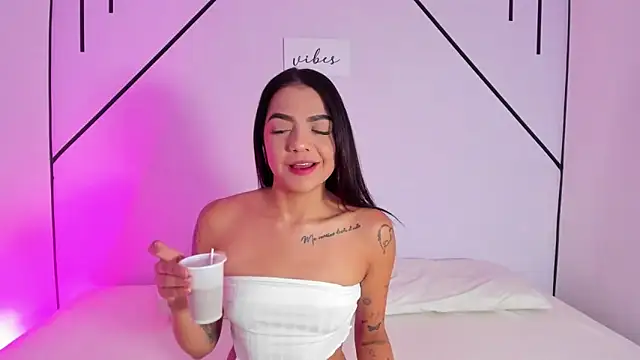 MiahCornell  online show from 22, 10, 2025