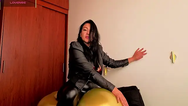 Snapshot of karla_valk1 chatting on 20, 4, 2026 karla valk1 online show from 20, 4, 2026