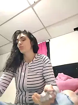 Snapshot of MeganHoffmaan chatting on 8, 11, 2025 MeganHoffmaan online show from 8, 11, 2025