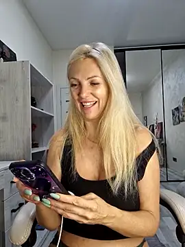 Snapshot of Monna chatting on 29, 11, 2025 Monna online show from 29, 11, 2025